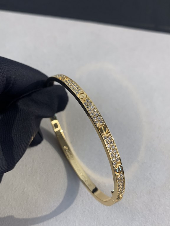 Narrow version of the full star couple bracelet three colors rose gold  gold  silver three sizes 16 17 18 -  love series   Leve series   million years of classic bracelets Every time we talk about Cartier, we will inevit