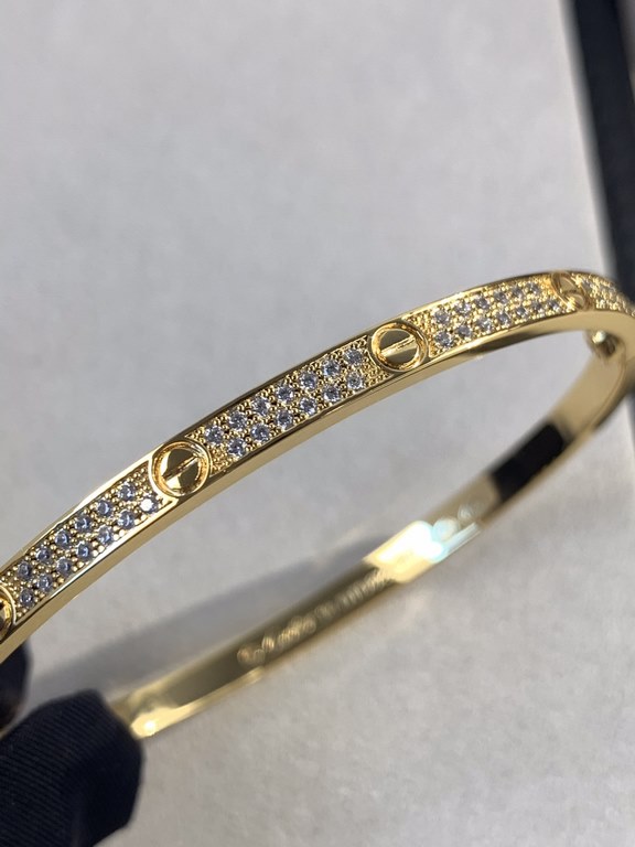 Narrow version of the full star couple bracelet three colors rose gold  gold  silver three sizes 16 17 18 -  love series   Leve series   million years of classic bracelets Every time we talk about Cartier, we will inevit