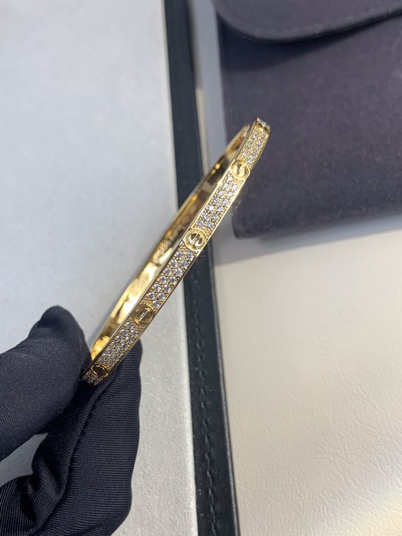 Narrow version of the full star couple bracelet three colors rose gold  gold  silver three sizes 16 17 18 -  love series   Leve series   million years of classic bracelets Every time we talk about Cartier, we will inevit