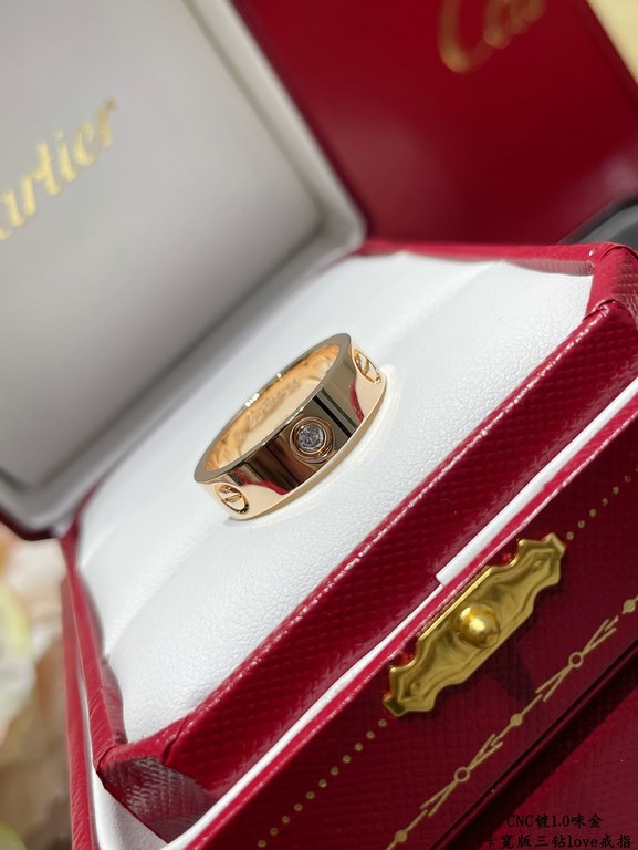 V gold material , yardage 6789. Cartier CNC wide version of the three diamonds love nail ring   Cartier China line exclusive debut of the main push explosive models so exquisite that the girl's welfare ah ~ ~