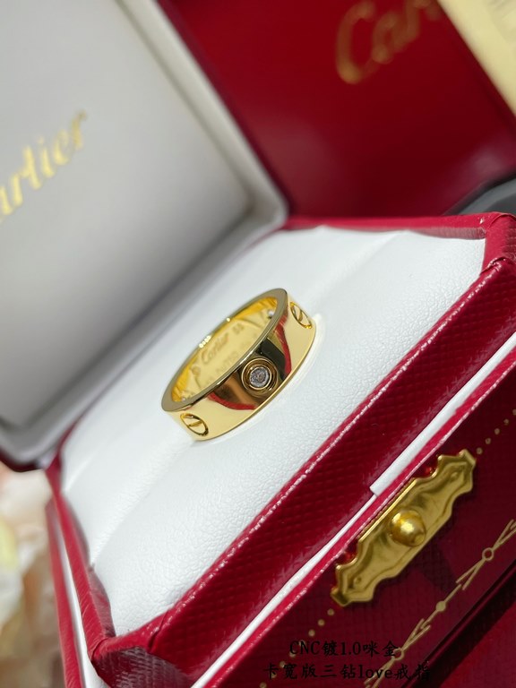 V gold material , yardage 6789. Cartier CNC wide version of the three diamonds love nail ring   Cartier China line exclusive debut of the main push explosive models so exquisite that the girl's welfare ah ~ ~