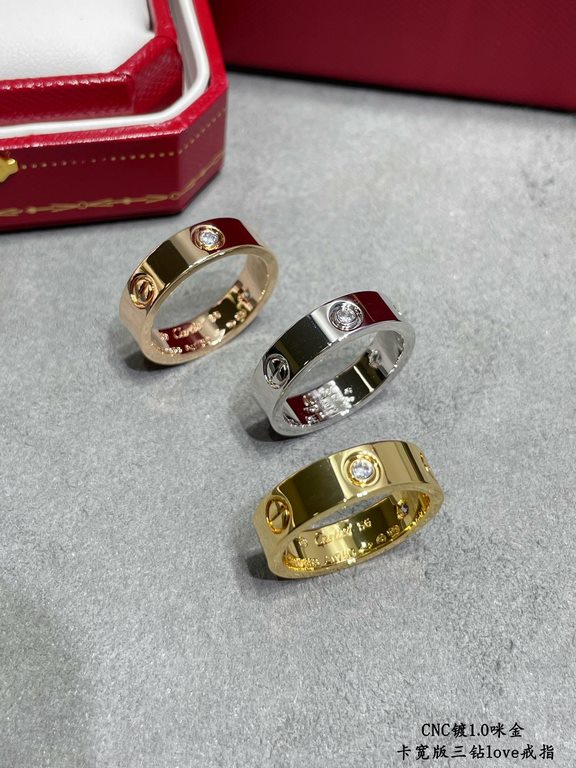 V gold material , yardage 6789. Cartier CNC wide version of the three diamonds love nail ring   Cartier China line exclusive debut of the main push explosive models so exquisite that the girl's welfare ah ~ ~