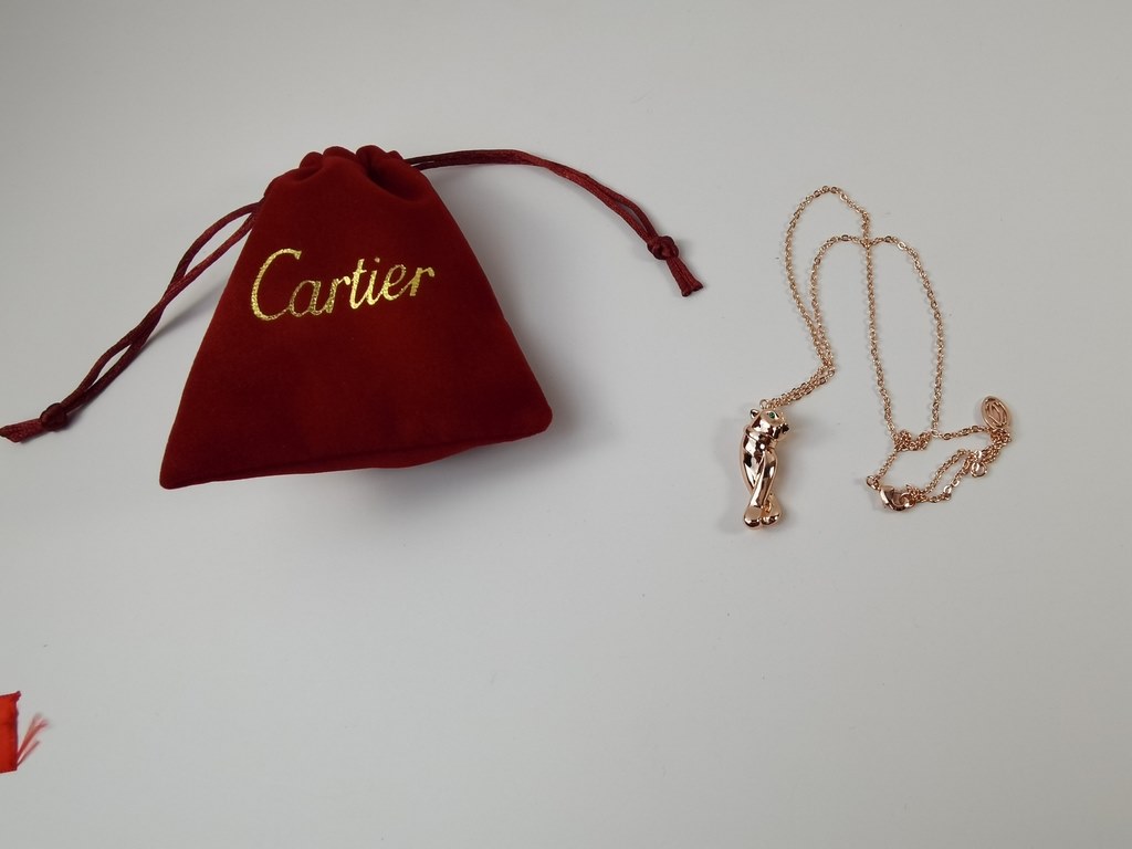 Cartier Cartier [strong] 11 leopard necklace shipping   Leopard necklace   classic aristocratic model, luxury full diamonds caressing leopard design     exclusive real shot ! With emerald leopard eyes to make the leopard