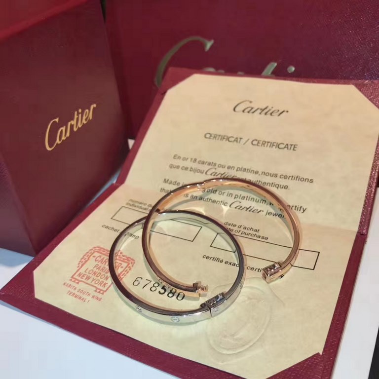 Cartier Cartier   Exclusive high-quality   Throughout the body of S925 sterling silver material    fire narrow version of the bracelet   High-end customization   Screw print bracelet   Precision crafted   There are a lot