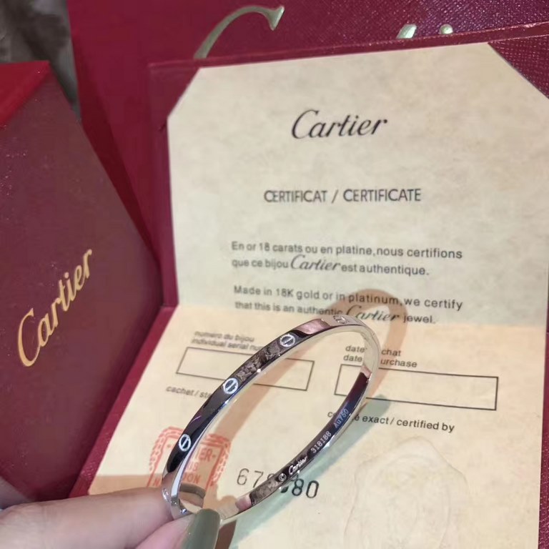 Cartier Cartier   Exclusive high-quality   Throughout the body of S925 sterling silver material    fire narrow version of the bracelet   High-end customization   Screw print bracelet   Precision crafted   There are a lot