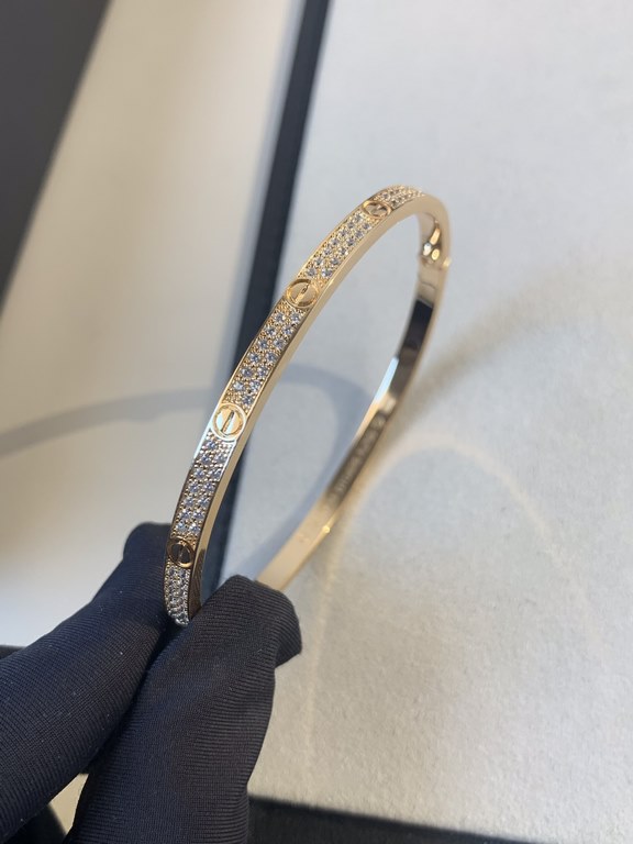 Narrow version of the full star couple bracelet three colors rose gold  gold  silver three sizes 16 17 18 -  love series   Leve series   million years of classic bracelets Every time we talk about Cartier, we will inevit