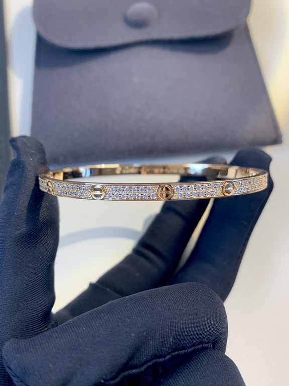 Narrow version of the full star couple bracelet three colors rose gold  gold  silver three sizes 16 17 18 -  love series   Leve series   million years of classic bracelets Every time we talk about Cartier, we will inevit