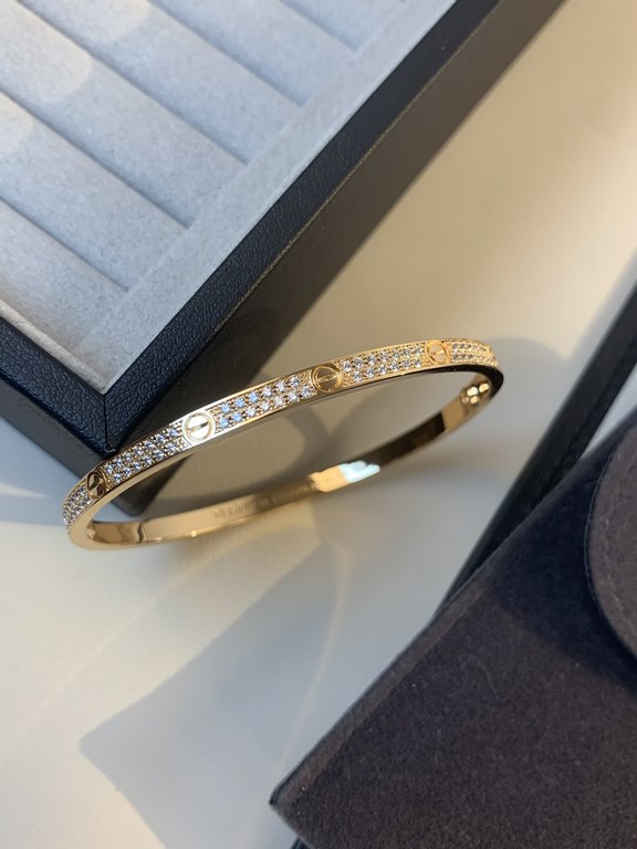 Narrow version of the full star couple bracelet three colors rose gold  gold  silver three sizes 16 17 18 -  love series   Leve series   million years of classic bracelets Every time we talk about Cartier, we will inevit