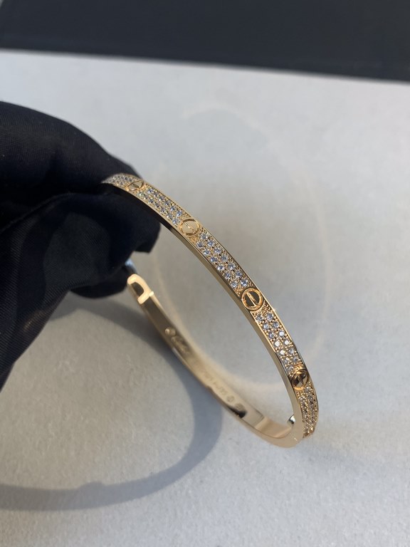 Narrow version of the full star couple bracelet three colors rose gold  gold  silver three sizes 16 17 18 -  love series   Leve series   million years of classic bracelets Every time we talk about Cartier, we will inevit