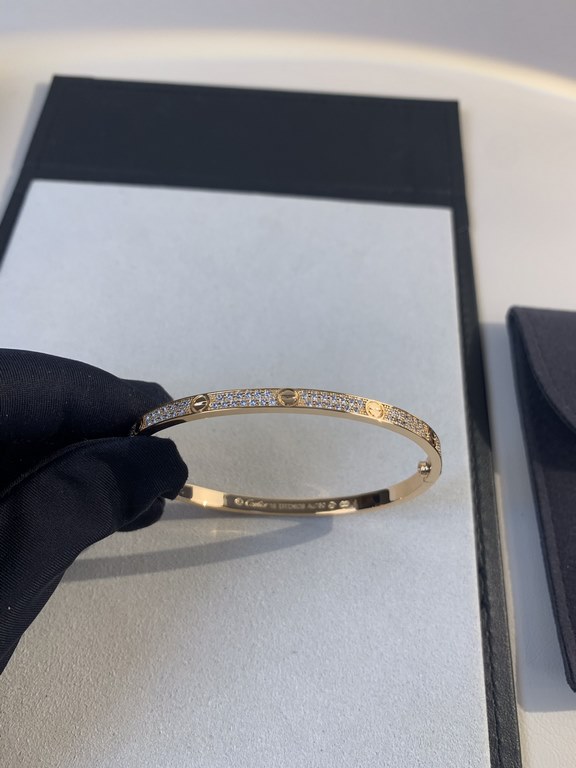 Narrow version of the full star couple bracelet three colors rose gold  gold  silver three sizes 16 17 18 -  love series   Leve series   million years of classic bracelets Every time we talk about Cartier, we will inevit