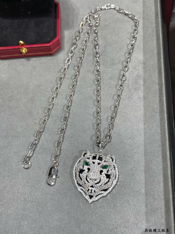 (Chain length 80cm  pendant 5cm) Cartier domineering models tiger necklace   sweater long chain domineering not lose the femininity , to attend the party Patty awesome    unisex!  PANTHèRE DE CARTIER series, tiger head n