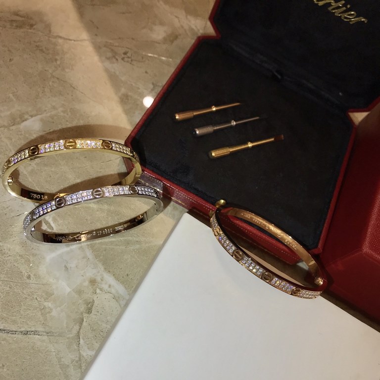 Only for you to lock love # Limited edition of the beloved exclusively from the house of Cartier    #LOVE series #    bring more romantic inspiration   Unique oval bracelet   Screws embellished with it   Surround love cl