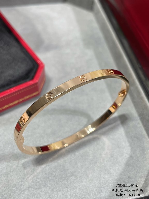 V gold plated 1.0 imitation gold, CNC High Definition Cartier Narrow Glossy LOVE Bracelet, Size 16.17.18   High-grade craftsmanship Nail bit polished treatment Screwdriver opening design  90 degrees screwing screws  Z ou