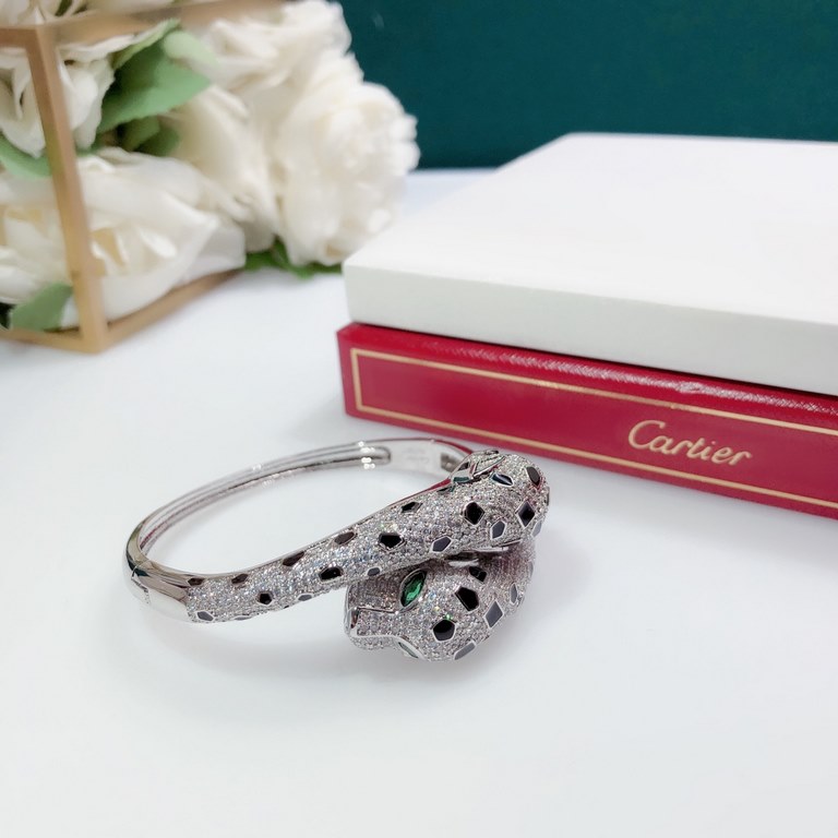 Dominant Double Leopard Head Full Diamond Explosion Bangle  Panthère de Cartier Floral Leopard Bracelet in 18K White Gold    Round Brilliant Cut Diamonds. Emerald, the cheetah - as Cartier's iconic animal figure - first 