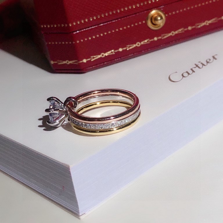 On behalf of the level  Cartier Really good-looking   counter three ring three-color diamond-set ring   split-color plating, plating three times, a slight imperfection should be returned to the power supply, enough to us