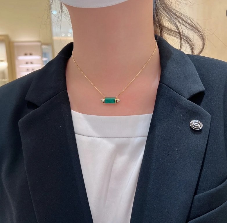 Cartier Cartier new turquoise candy necklace Classic aristocratic style, imported sub gold material plated 18k gold! With emerald yellow gold-colored necklace