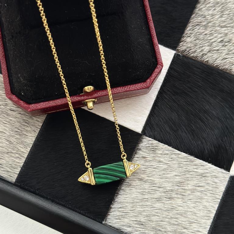 Cartier Cartier new turquoise candy necklace Classic aristocratic style, imported sub gold material plated 18k gold! With emerald yellow gold-colored necklace