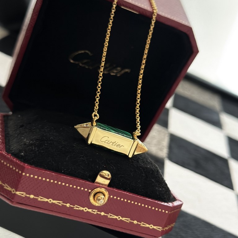 Cartier Cartier new turquoise candy necklace Classic aristocratic style, imported sub gold material plated 18k gold! With emerald yellow gold-colored necklace