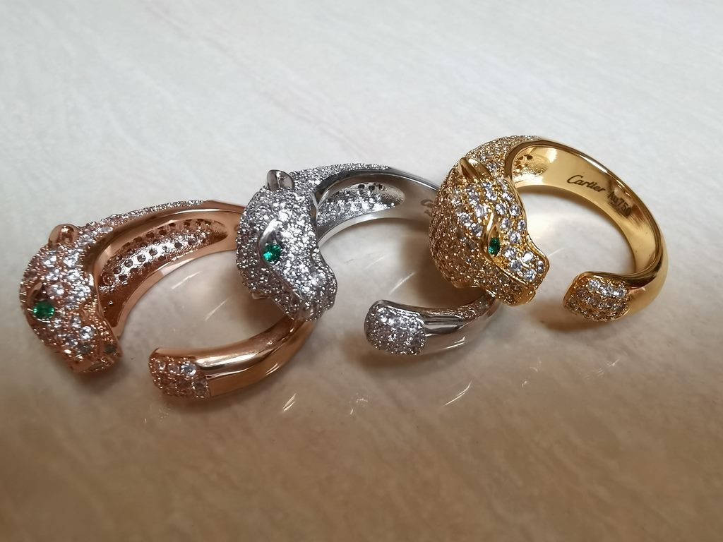 Leopard ring Cartier official [shhh][shhh] Leopard ring   Leopard head ring yo, personalized open design   Full handmade magnifying glass Micro-set with super sparkling AAAA diamonds, emerald embellishment imported from 