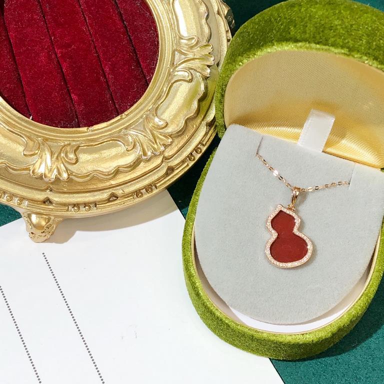 18K Gold Unicorn Gourd Necklace with Cartier ChainGourd has always been a symbol of positivity and good luck. Combined with the warm jade-like agate, it will become a cherished good luck charm and wealth sign to protect 