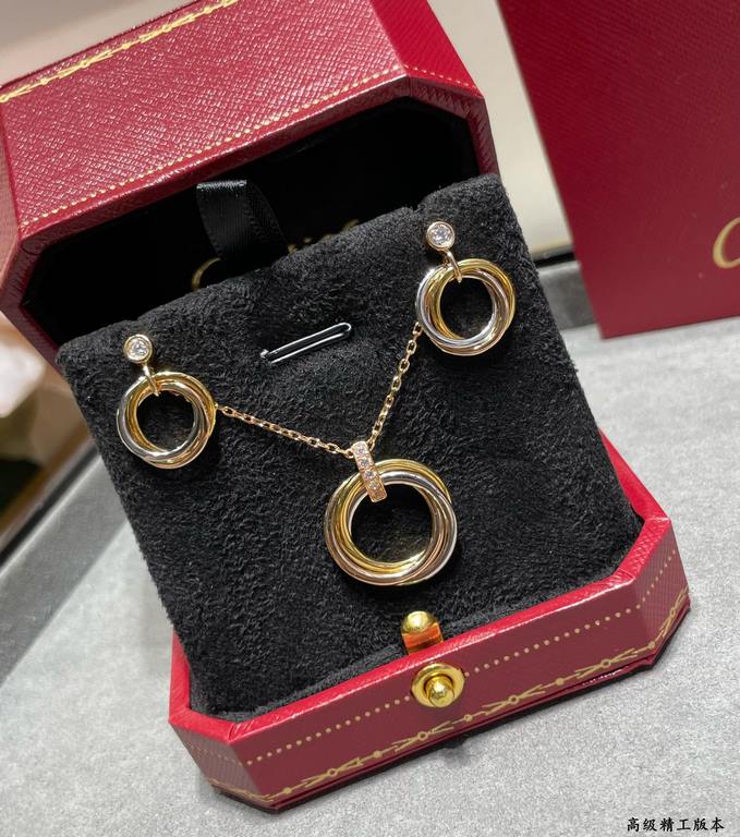 V gold material Cartier triple ring earrings, another classic, ring set Perfect interpretation of symmetrical aesthetics Elegant and generous. Wear comfort is high It is not easy to hook to the items! Real gold texture b