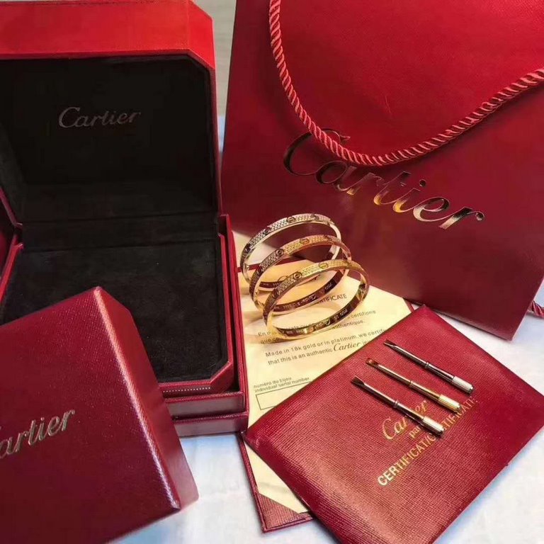 Cartier full star bracelet    titanium steel   simple design   high   real details are presented   exquisite timeless worthy of your possession   classic durable atmospheric fashion models [pleased] fashion sense burst [