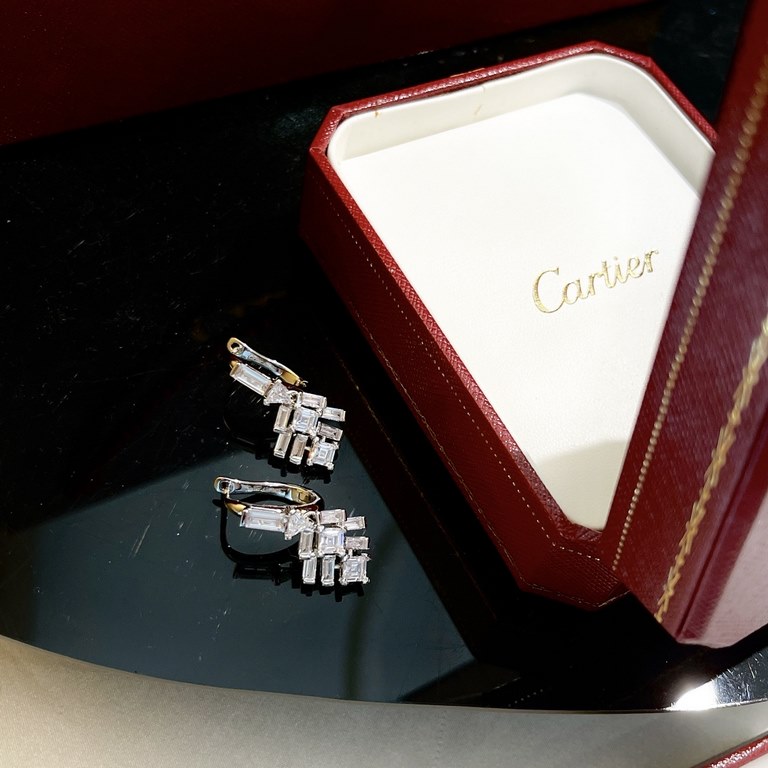 Cartier Cartier Destinee series new ladder square diamond single diamond earrings low-profile luxury content Selected German imports V gold material plating thick gold color does not fade and not allergic to ultra-fine w