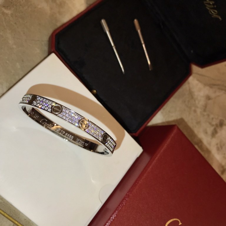 Only for you to lock love # Limited edition of the beloved exclusively from the house of Cartier    #LOVE series #    bring more romantic inspiration   Unique oval bracelet   Screws embellished with it   Surround love cl