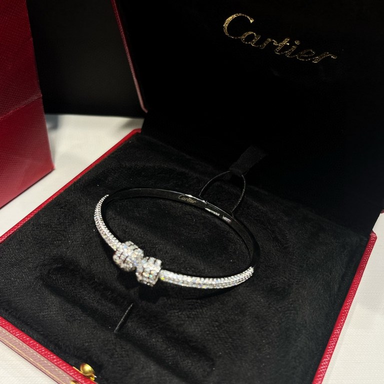 V gold plated imitation gold Cartier Newest full diamond studded bracelet  Cartier studded design JUSTE UN CLOU collection. In accordance with the 18K real gold goods to build micro-setting process typing.