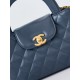 23K Kelly Handle BagFashion is a reincarnation of the popular antique kelly by Chanel redesigned revitalization, antique Kelly to the classic handle hand raised the name, in the basic plus leather through the chain shoul