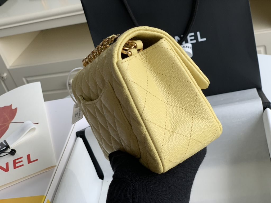 Upgraded  Chanel CF Mini 1116 small bag summer than to prepare   the most small C iconic leather through the chain as classics bags masterpiece authentic price soared conservative design with a variety of colorful decor 