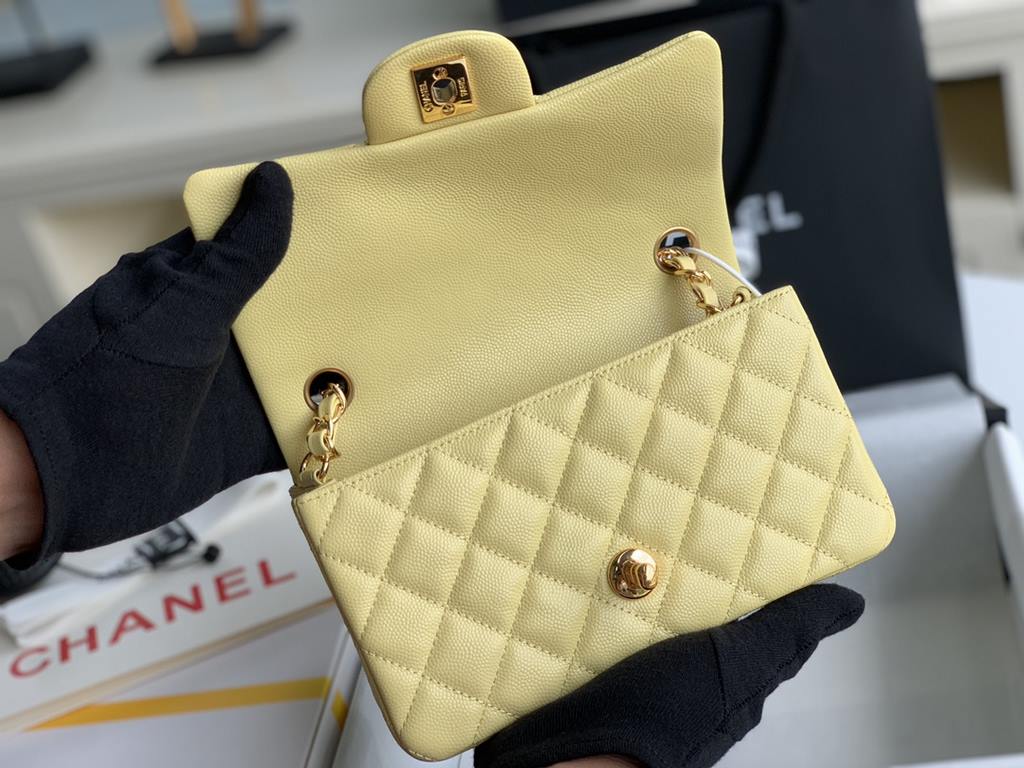 Upgraded  Chanel CF Mini 1116 small bag summer than to prepare   the most small C iconic leather through the chain as classics bags masterpiece authentic price soared conservative design with a variety of colorful decor 