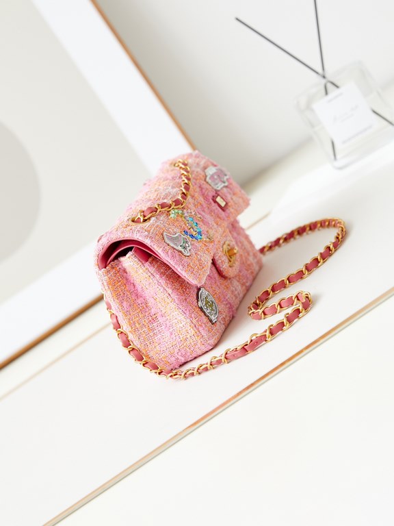 Chanel 24c emblem pink CF  Every accessory is artisanal    Orange and pink gradient tweed ~ really beautiful~Large 23cm