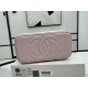 A96069 Chanel Sheepskin Handle Cosmetic Bag The handle is very distinctive Heavy-duty metal handle At first glance, I fell in love with the imported sheepskin texture is smooth and delicate First of all, it is comfortabl