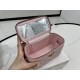 A96069 Chanel Sheepskin Handle Cosmetic Bag The handle is very distinctive Heavy-duty metal handle At first glance, I fell in love with the imported sheepskin texture is smooth and delicate First of all, it is comfortabl