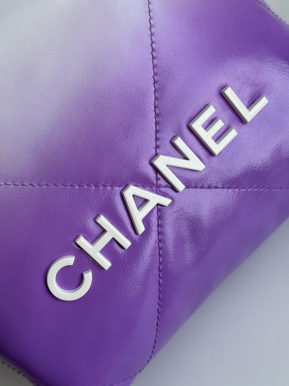 CHANEL3980 gradient 24S new mini 22bag too good to look at it This color is small and exquisite, exudes unparalleled high-level luxury, people can not resist, as if it were a finely crafted work of art, porcelain CHANEL 