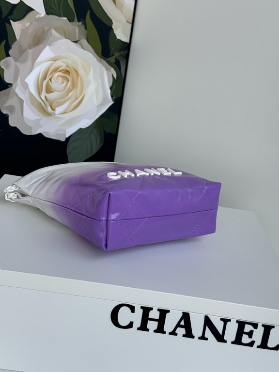 CHANEL3980 gradient 24S new mini 22bag too good to look at it This color is small and exquisite, exudes unparalleled high-level luxury, people can not resist, as if it were a finely crafted work of art, porcelain CHANEL 