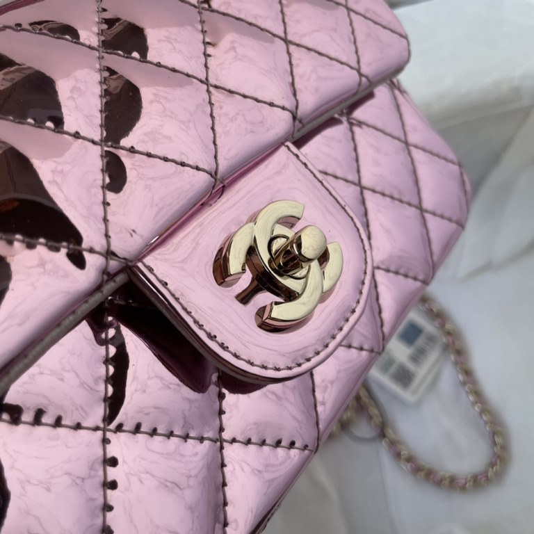 Chanel 24K latest Mini CF handle handbag Classic diamond lattice mouth cover bag decorated with exquisite classic chain with handheld, imported mirror material is really quite sunny [color] seems to be the same as the Am