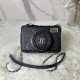 CHANE1  24s Crowd of camera bags AS4817 details are done very delicately The metal lens cap can be opened The overall look will be more advanced Exquisite small body of the bag how to look so good ah ~ the shape of the s