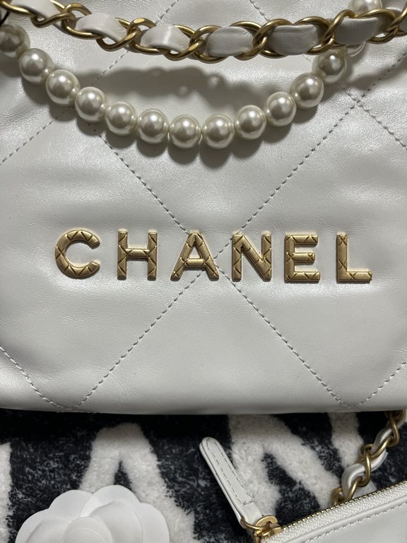 CHANEL    Model AS3263# Size 20  19 fall and winter new garbage bag small fatigue bag cowhide series, more noteworthy before the guess 22bag really out of the m i ni size, can be a shoulder crossbody, two designs. The or