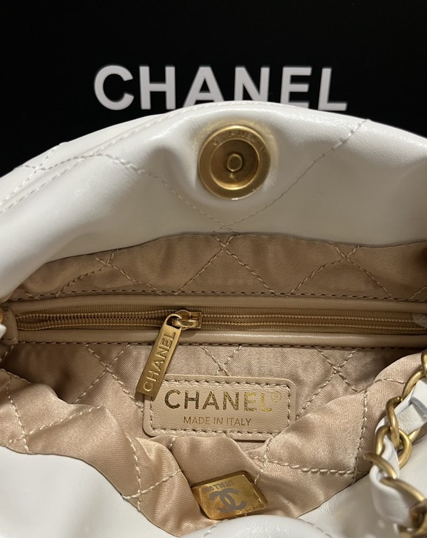 CHANEL    Model AS3263# Size 20  19 fall and winter new garbage bag small fatigue bag cowhide series, more noteworthy before the guess 22bag really out of the m i ni size, can be a shoulder crossbody, two designs. The or