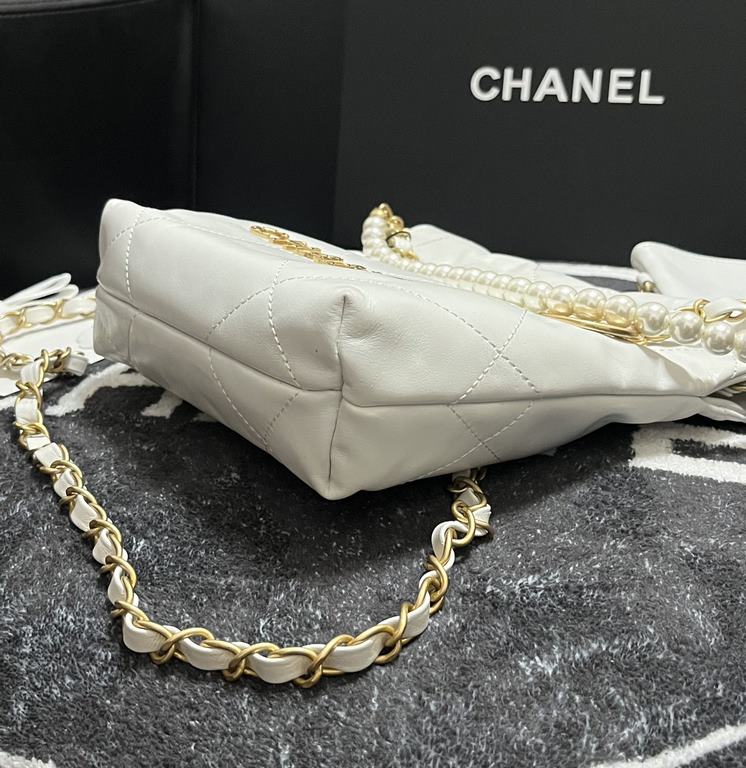 CHANEL    Model AS3263# Size 20  19 fall and winter new garbage bag small fatigue bag cowhide series, more noteworthy before the guess 22bag really out of the m i ni size, can be a shoulder crossbody, two designs. The or