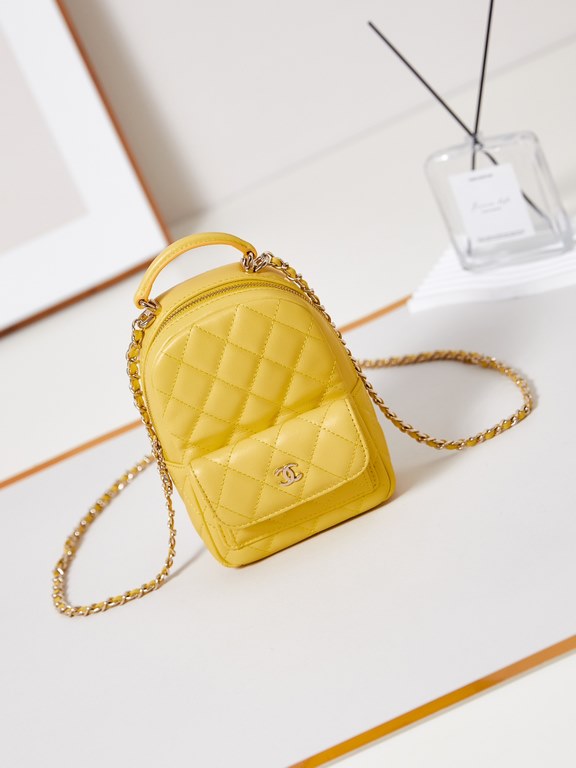 24Cmini sheepskin small shoulder A variety of carrying methods can be handheld, crossbody, shoulder bag. Leather or lambskin is very durable, capacity is very ok Classic minimalist style one is perfect!Model No. ASize 18