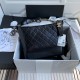 93824  Chanel Gabrielle Xiaoxiang innovation always does not let people disappointed in the original aesthetics into the power and elegance of the design aesthetics and then gave birth to this Chanel wandering bag (Gabri