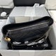 93824  Chanel Gabrielle Xiaoxiang innovation always does not let people disappointed in the original aesthetics into the power and elegance of the design aesthetics and then gave birth to this Chanel wandering bag (Gabri