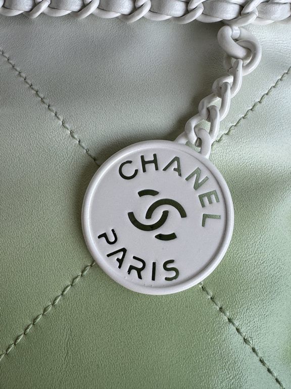 CHANEL3980 gradient 24S new mini 22bag too good to look at it This color is small and exquisite, exudes unparalleled high-level luxury, people can not resist, as if it were a finely crafted work of art, porcelain CHANEL 