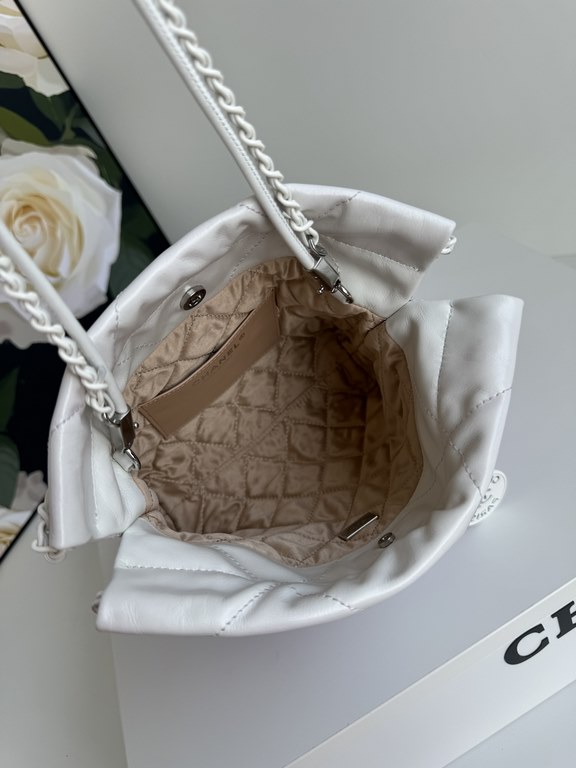 CHANEL3980 gradient 24S new mini 22bag too good to look at it This color is small and exquisite, exudes unparalleled high-level luxury, people can not resist, as if it were a finely crafted work of art, porcelain CHANEL 