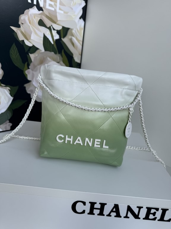 CHANEL3980 gradient 24S new mini 22bag too good to look at it This color is small and exquisite, exudes unparalleled high-level luxury, people can not resist, as if it were a finely crafted work of art, porcelain CHANEL 