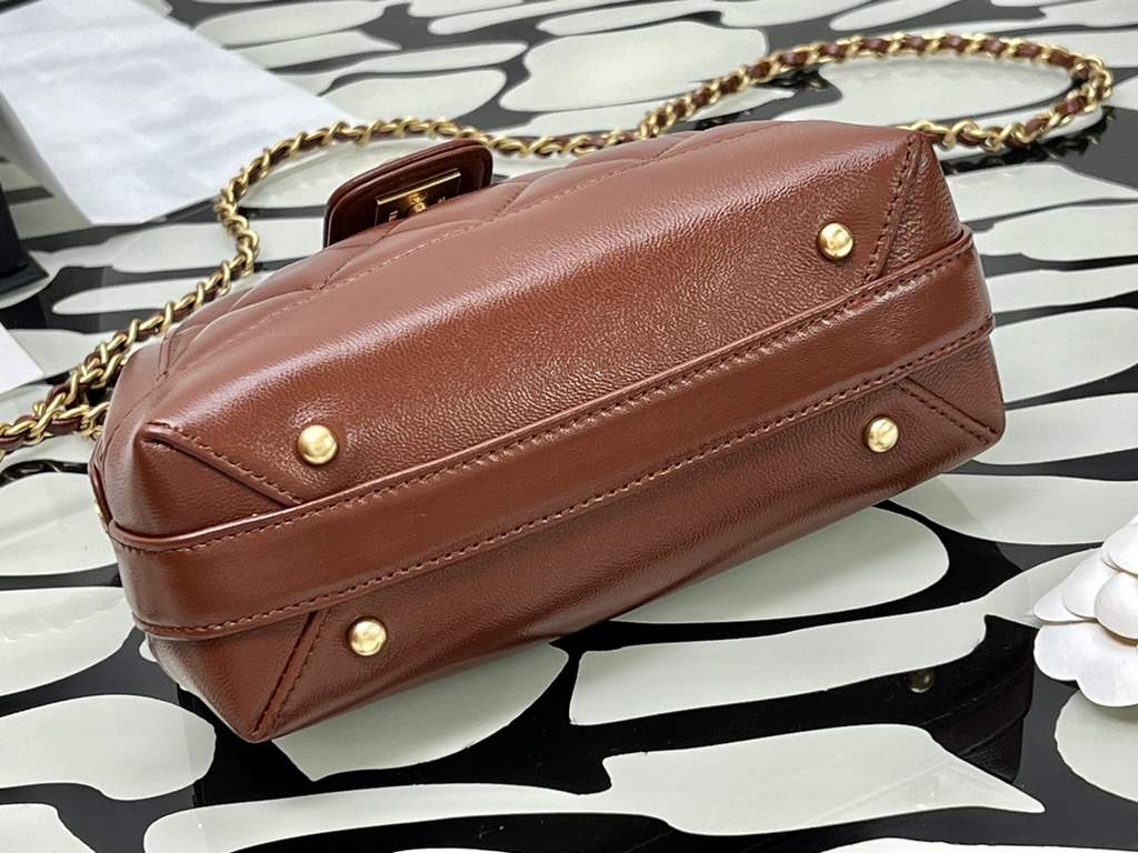 ￥Chane1 24A mini Handmade Visitor Series Doctor's Bag AS4109 The real thing is super beautiful oil wax leather with metal chain Classic diamond lattice design Retro and fashionable show noble and elegant Very much like a