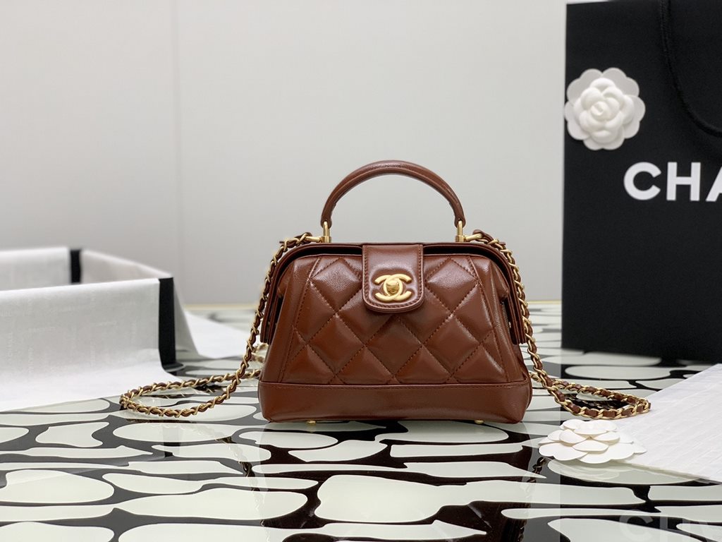 ￥Chane1 24A mini Handmade Visitor Series Doctor's Bag AS4109 The real thing is super beautiful oil wax leather with metal chain Classic diamond lattice design Retro and fashionable show noble and elegant Very much like a